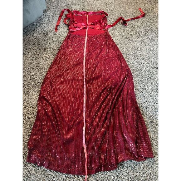 Beautiful burgundy sequin, backless lace-up gown, built in slip , hidden back zi - Picture 7 of 12